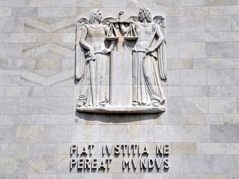 fiat iustitia ne pereat